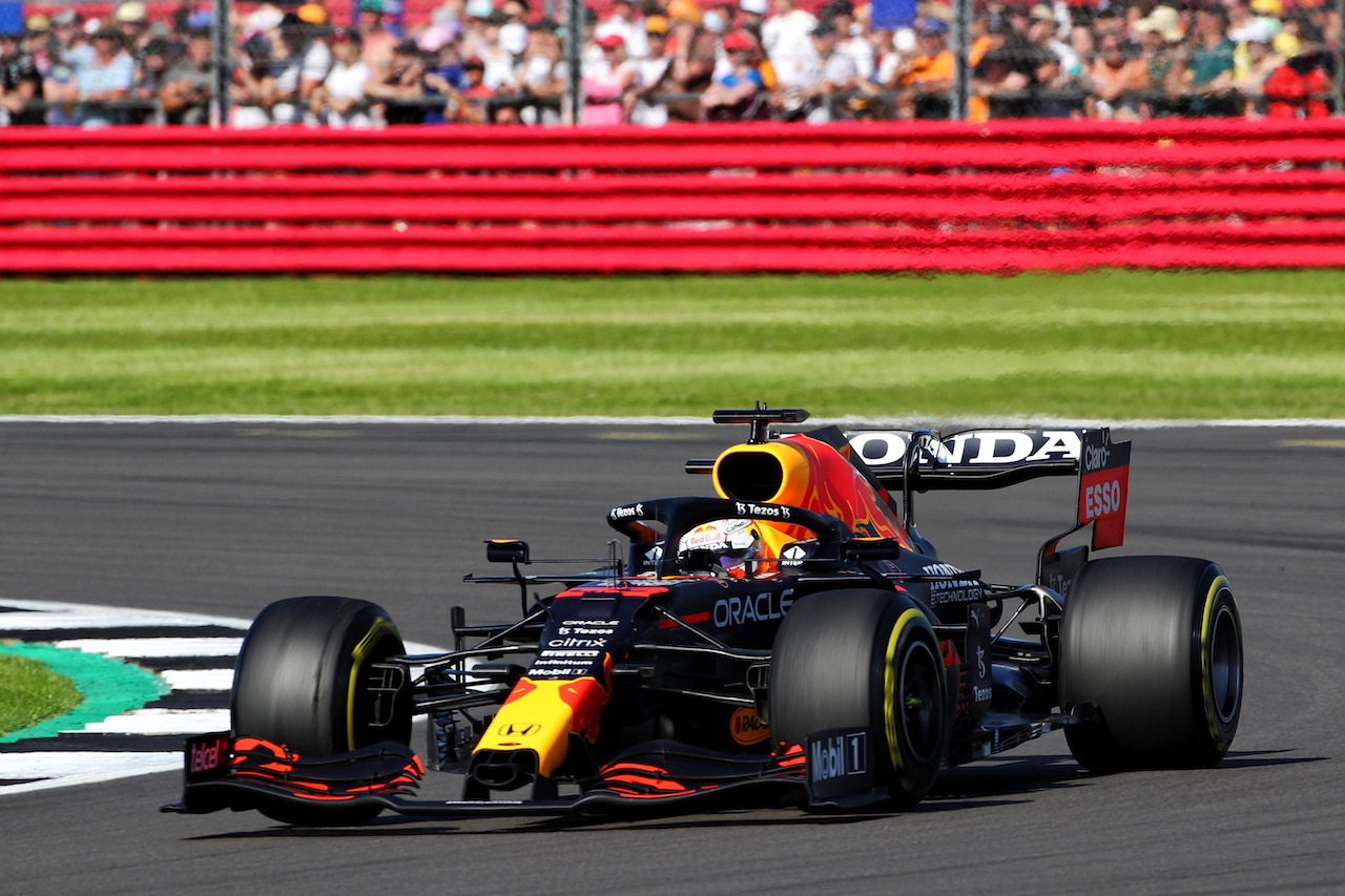 GP GRAN BRETAGNA, Max Verstappen (NLD) Red Bull Racing RB16B.
17.07.2021. Formula 1 World Championship, Rd 10, British Grand Prix, Silverstone, England, Qualifiche Day.
 - www.xpbimages.com, EMail: requests@xpbimages.com © Copyright: Davenport / XPB Images