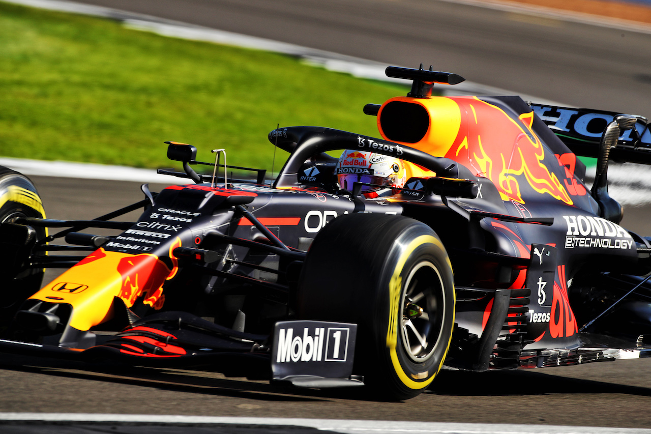 GP GRAN BRETAGNA, Max Verstappen (NLD) Red Bull Racing RB16B.
17.07.2021. Formula 1 World Championship, Rd 10, British Grand Prix, Silverstone, England, Qualifiche Day.
 - www.xpbimages.com, EMail: requests@xpbimages.com © Copyright: Davenport / XPB Images