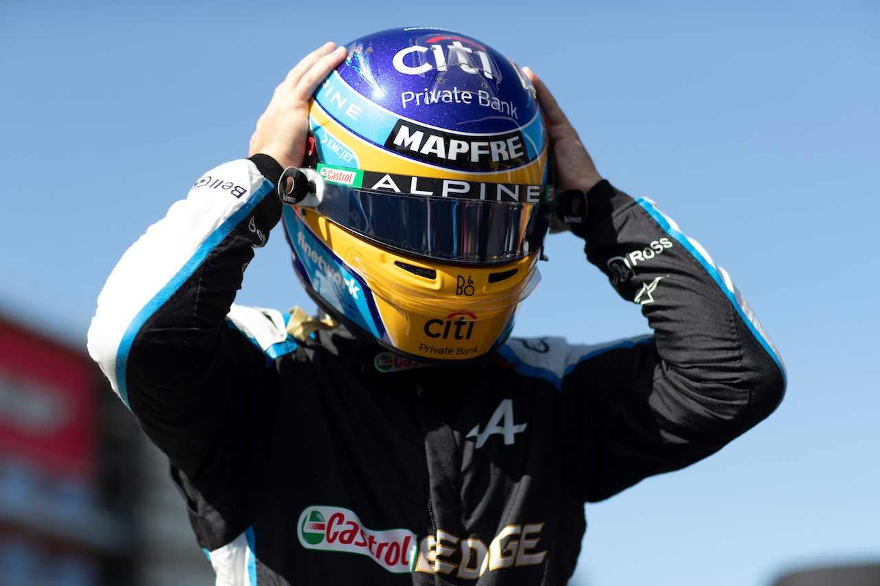 GP GRAN BRETAGNA, Fernando Alonso (ESP) Alpine F1 Team on the grid.
17.07.2021. Formula 1 World Championship, Rd 10, British Grand Prix, Silverstone, England, Qualifiche Day.
- www.xpbimages.com, EMail: requests@xpbimages.com © Copyright: Staley / XPB Images