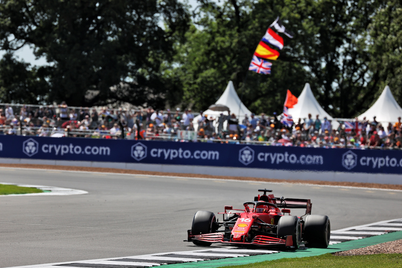 GP GRAN BRETAGNA, Charles Leclerc (MON) Ferrari SF-21.
17.07.2021. Formula 1 World Championship, Rd 10, British Grand Prix, Silverstone, England, Qualifiche Day.
- www.xpbimages.com, EMail: requests@xpbimages.com © Copyright: Batchelor / XPB Images