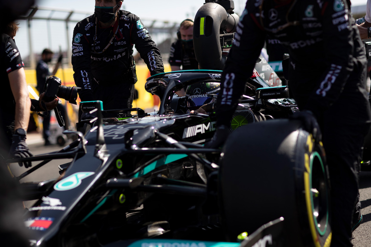 GP GRAN BRETAGNA, Lewis Hamilton (GBR) Mercedes AMG F1 W12 on the grid.
17.07.2021. Formula 1 World Championship, Rd 10, British Grand Prix, Silverstone, England, Qualifiche Day.
- www.xpbimages.com, EMail: requests@xpbimages.com © Copyright: Staley / XPB Images