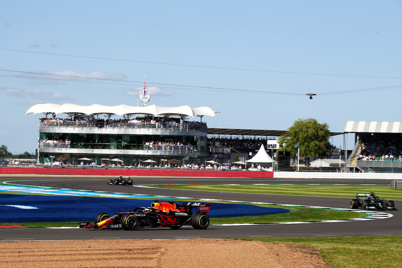 GP GRAN BRETAGNA, Max Verstappen (NLD) Red Bull Racing RB16B.
17.07.2021. Formula 1 World Championship, Rd 10, British Grand Prix, Silverstone, England, Qualifiche Day.
 - www.xpbimages.com, EMail: requests@xpbimages.com © Copyright: Davenport / XPB Images