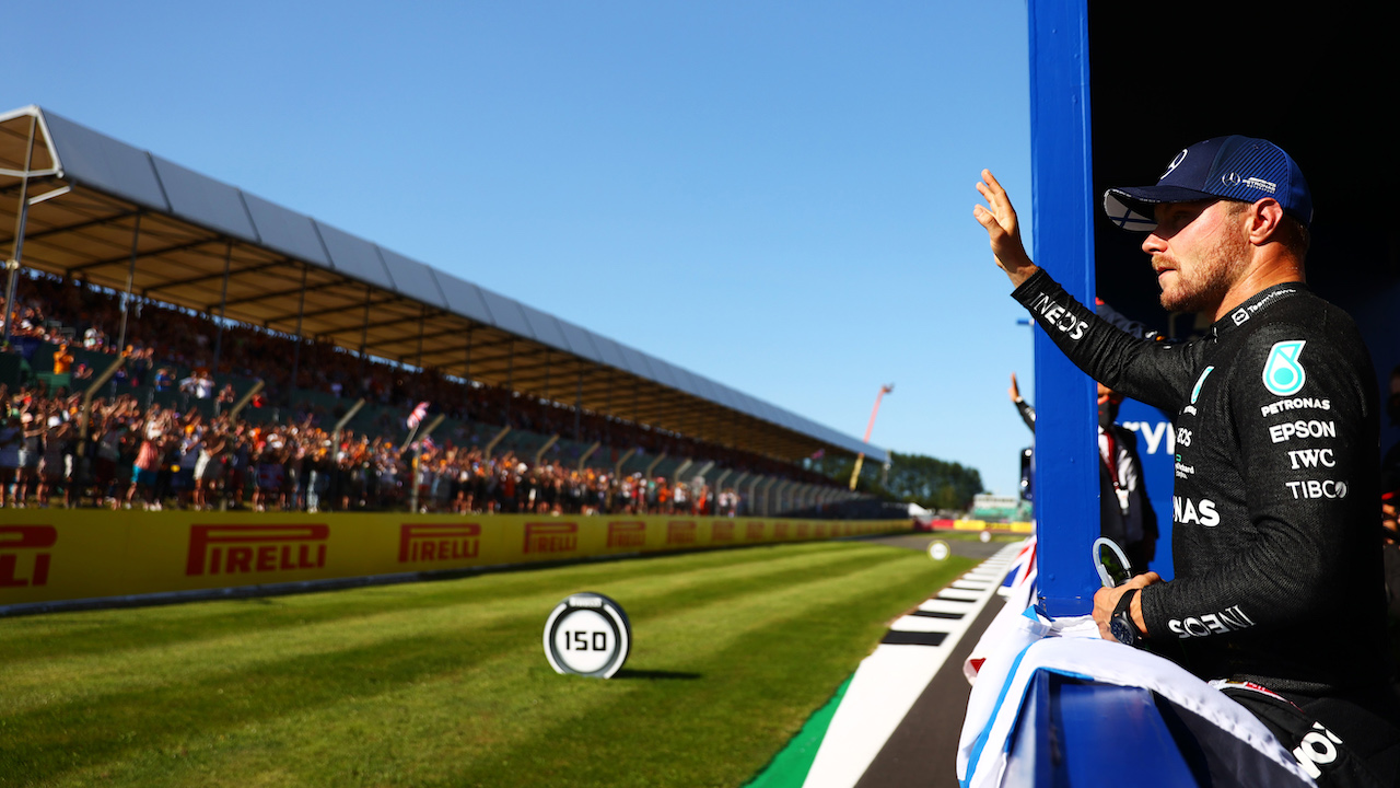 GP GRAN BRETAGNA, NORTHAMPTON, ENGLAND - JULY 17: Third placed Valtteri Bottas of Finland e Mercedes GP waves to the crowd on the Victory Lap during the Sprint for the F1 Grand Prix of Great Britain at Silverstone on July 17, 2021 in Northampton, England. (Photo by Dan Istitene - Formula 1/Formula 1 via Getty Images)
17.07.2021. Formula 1 World Championship, Rd 10, British Grand Prix, Silverstone, England, Qualifiche Day.
- www.xpbimages.com, EMail: requests@xpbimages.com © Copyright: FIA Pool Image for Editorial Use Only