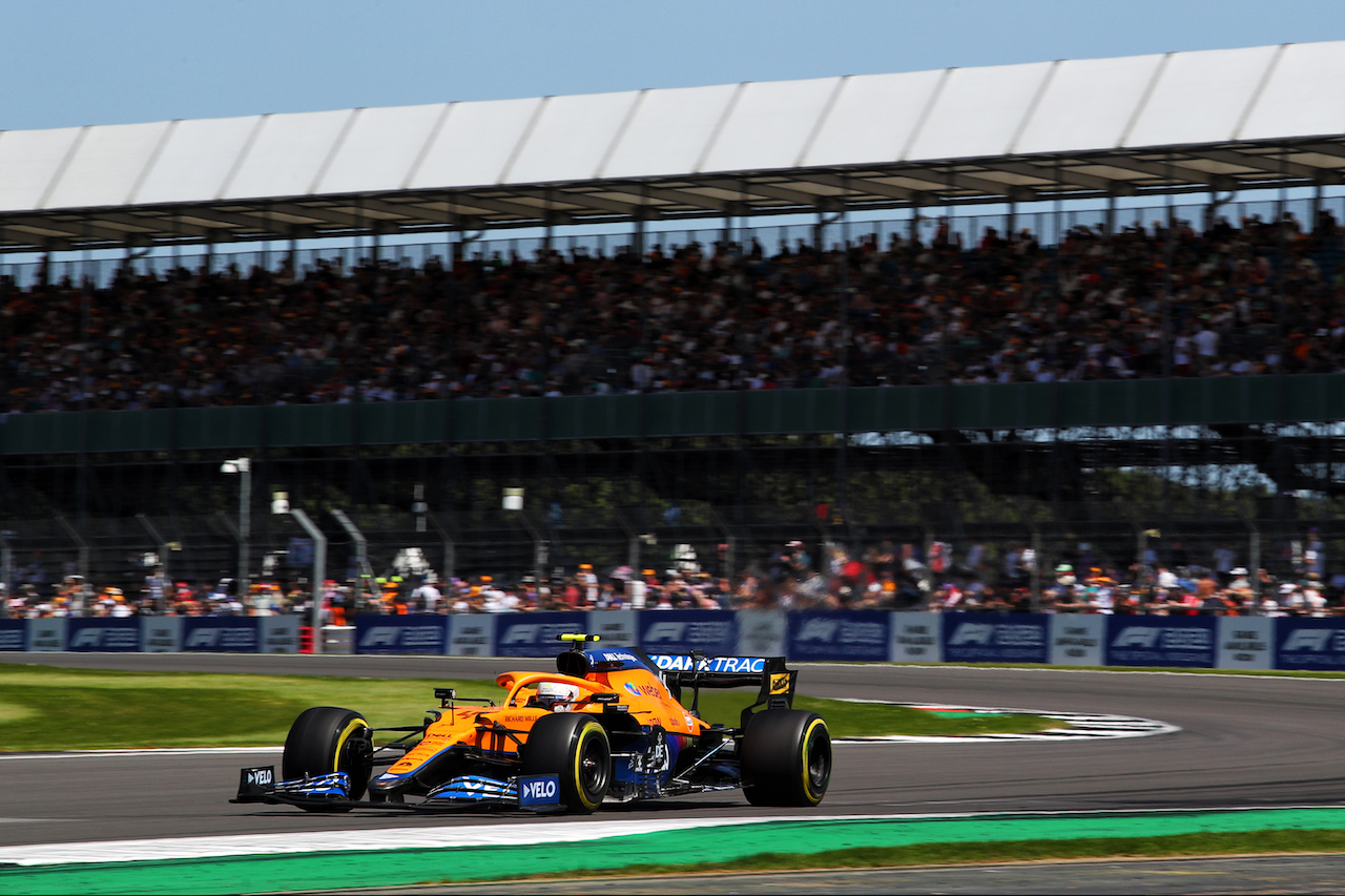 GP GRAN BRETAGNA, Lando Norris (GBR) McLaren MCL35M.
17.07.2021. Formula 1 World Championship, Rd 10, British Grand Prix, Silverstone, England, Qualifiche Day.
 - www.xpbimages.com, EMail: requests@xpbimages.com © Copyright: Davenport / XPB Images