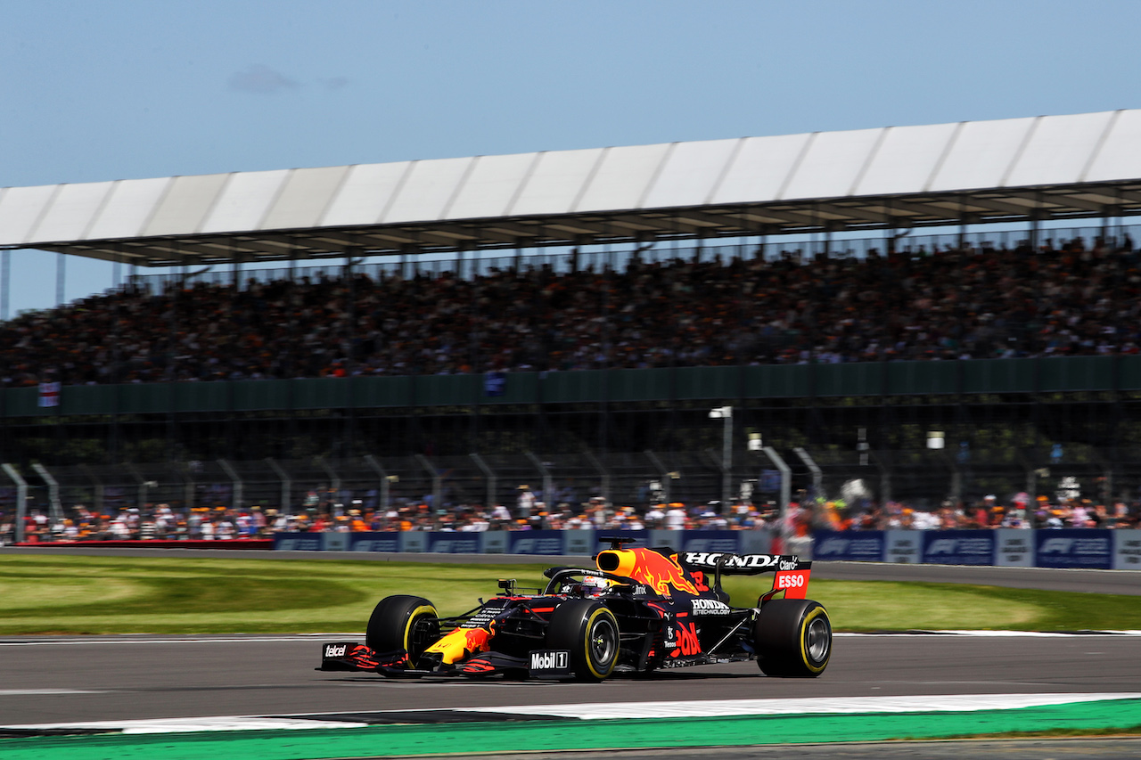 GP GRAN BRETAGNA, Max Verstappen (NLD) Red Bull Racing RB16B.
17.07.2021. Formula 1 World Championship, Rd 10, British Grand Prix, Silverstone, England, Qualifiche Day.
 - www.xpbimages.com, EMail: requests@xpbimages.com © Copyright: Davenport / XPB Images