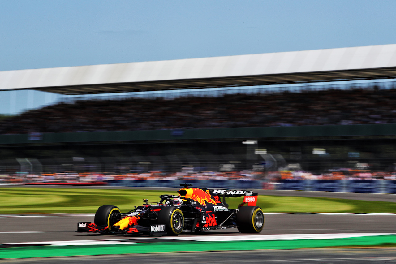 GP GRAN BRETAGNA, Max Verstappen (NLD) Red Bull Racing RB16B.
17.07.2021. Formula 1 World Championship, Rd 10, British Grand Prix, Silverstone, England, Qualifiche Day.
 - www.xpbimages.com, EMail: requests@xpbimages.com © Copyright: Davenport / XPB Images