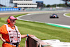 GP GRAN BRETAGNA, Circuit Atmosfera - marshal.
17.07.2021. Formula 1 World Championship, Rd 10, British Grand Prix, Silverstone, England, Qualifiche Day.
- www.xpbimages.com, EMail: requests@xpbimages.com © Copyright: Batchelor / XPB Images