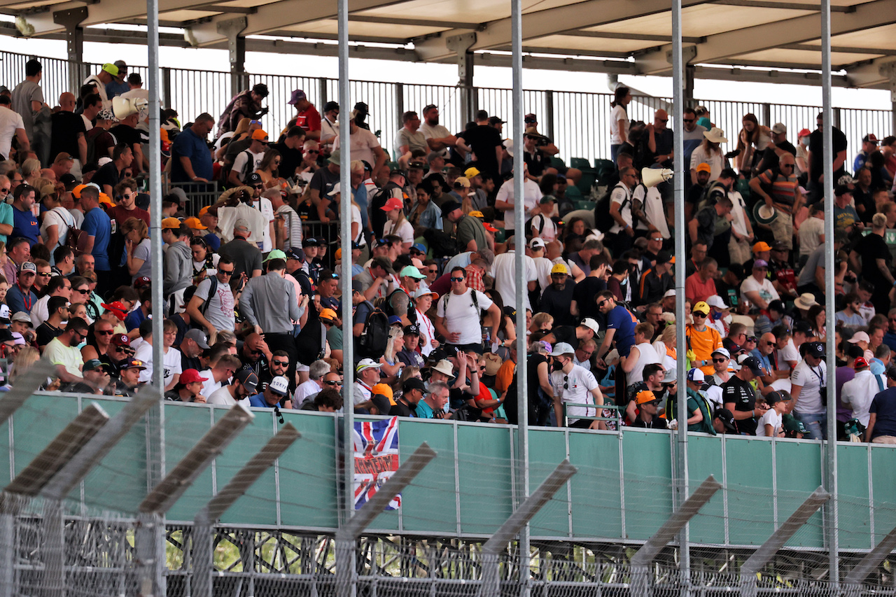 GP GRAN BRETAGNA, Circuit Atmosfera - fans in the grandstand.
16.07.2021. Formula 1 World Championship, Rd 10, British Grand Prix, Silverstone, England, Practice Day.
- www.xpbimages.com, EMail: requests@xpbimages.com © Copyright: Batchelor / XPB Images