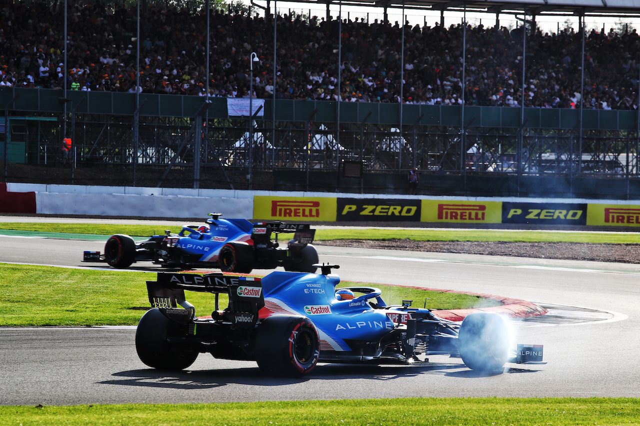 GP GRAN BRETAGNA, Fernando Alonso (ESP) Alpine F1 Team A521 follows team mate Esteban Ocon (FRA) Alpine F1 Team A521.
16.07.2021. Formula 1 World Championship, Rd 10, British Grand Prix, Silverstone, England, Practice Day.
 - www.xpbimages.com, EMail: requests@xpbimages.com © Copyright: Davenport / XPB Images