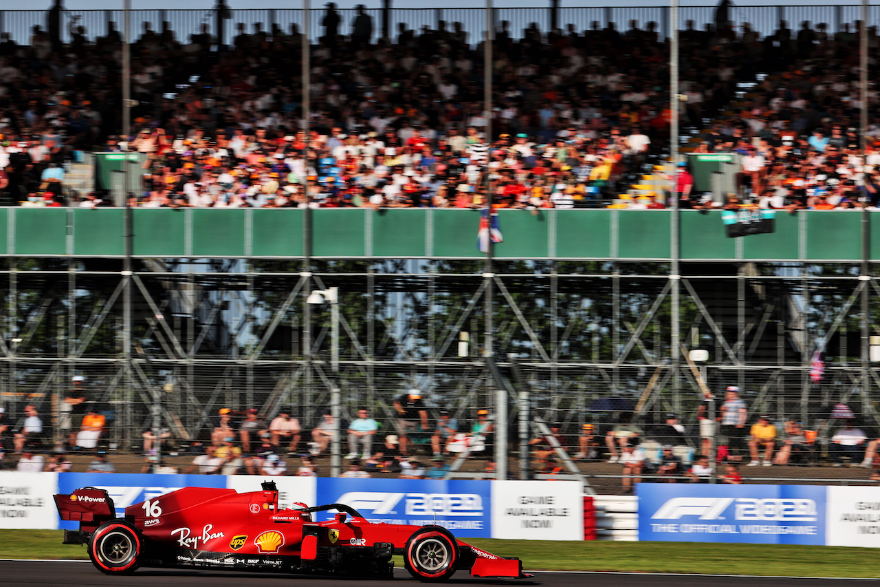 GP GRAN BRETAGNA, Charles Leclerc (MON) Ferrari SF-21.
16.07.2021. Formula 1 World Championship, Rd 10, British Grand Prix, Silverstone, England, Practice Day.
- www.xpbimages.com, EMail: requests@xpbimages.com © Copyright: Batchelor / XPB Images