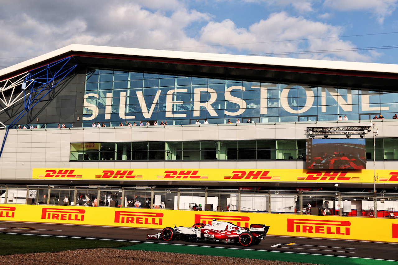 GP GRAN BRETAGNA, Antonio Giovinazzi (ITA) Alfa Romeo Racing C41.
16.07.2021. Formula 1 World Championship, Rd 10, British Grand Prix, Silverstone, England, Practice Day.
- www.xpbimages.com, EMail: requests@xpbimages.com © Copyright: Batchelor / XPB Images