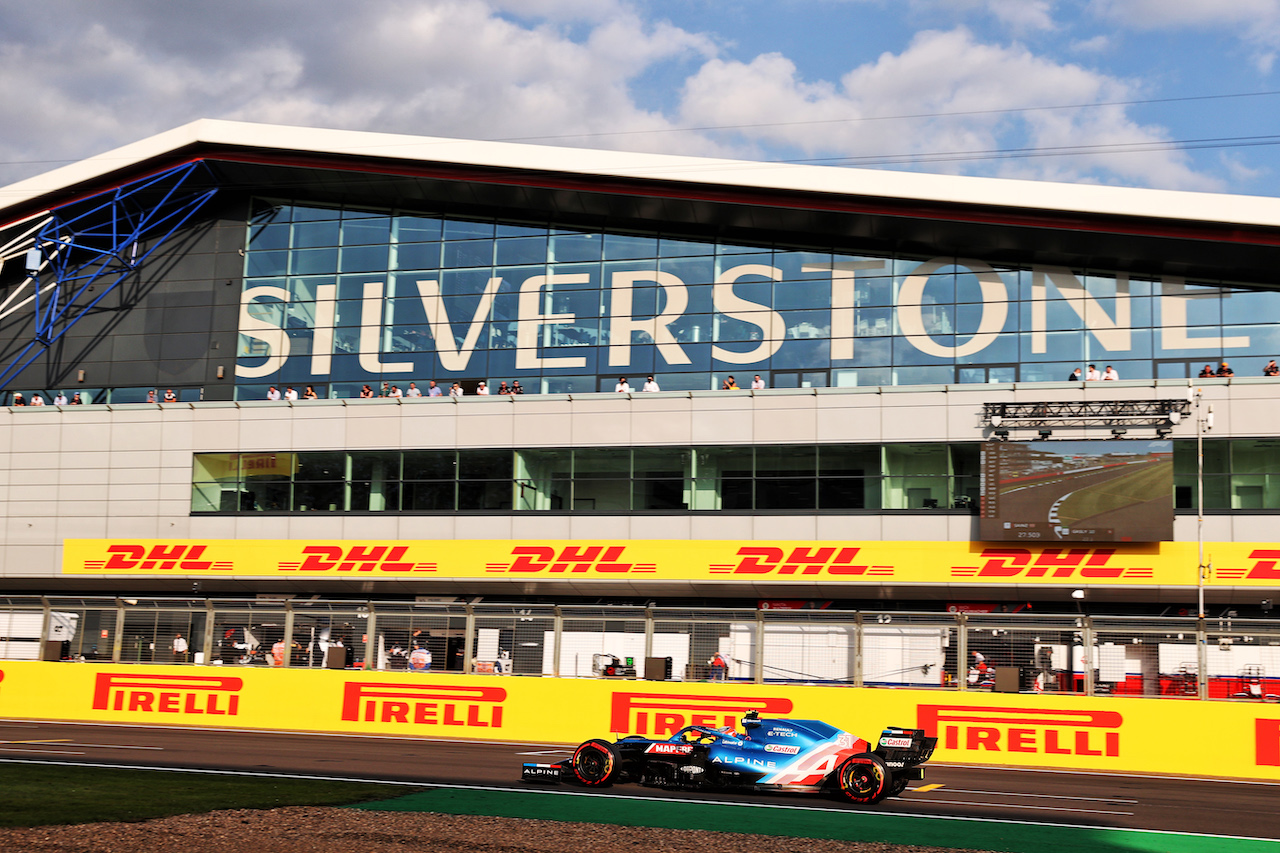 GP GRAN BRETAGNA, Esteban Ocon (FRA) Alpine F1 Team A521.
16.07.2021. Formula 1 World Championship, Rd 10, British Grand Prix, Silverstone, England, Practice Day.
- www.xpbimages.com, EMail: requests@xpbimages.com © Copyright: Batchelor / XPB Images