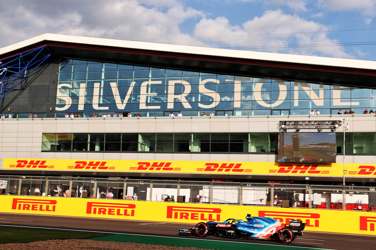 GP GRAN BRETAGNA, Fernando Alonso (ESP) Alpine F1 Team A521.
16.07.2021. Formula 1 World Championship, Rd 10, British Grand Prix, Silverstone, England, Practice Day.
- www.xpbimages.com, EMail: requests@xpbimages.com © Copyright: Batchelor / XPB Images