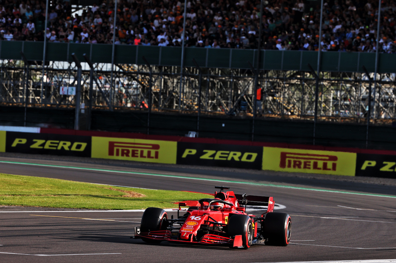 GP GRAN BRETAGNA, Charles Leclerc (MON) Ferrari SF-21.
16.07.2021. Formula 1 World Championship, Rd 10, British Grand Prix, Silverstone, England, Practice Day.
- www.xpbimages.com, EMail: requests@xpbimages.com © Copyright: Batchelor / XPB Images