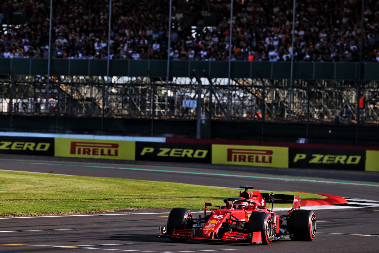 GP GRAN BRETAGNA, Charles Leclerc (MON) Ferrari SF-21.
16.07.2021. Formula 1 World Championship, Rd 10, British Grand Prix, Silverstone, England, Practice Day.
- www.xpbimages.com, EMail: requests@xpbimages.com © Copyright: Batchelor / XPB Images