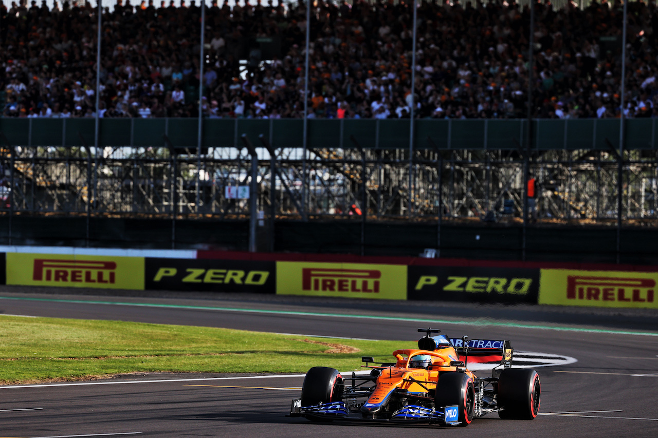 GP GRAN BRETAGNA, Daniel Ricciardo (AUS) McLaren MCL35M.
16.07.2021. Formula 1 World Championship, Rd 10, British Grand Prix, Silverstone, England, Practice Day.
- www.xpbimages.com, EMail: requests@xpbimages.com © Copyright: Batchelor / XPB Images