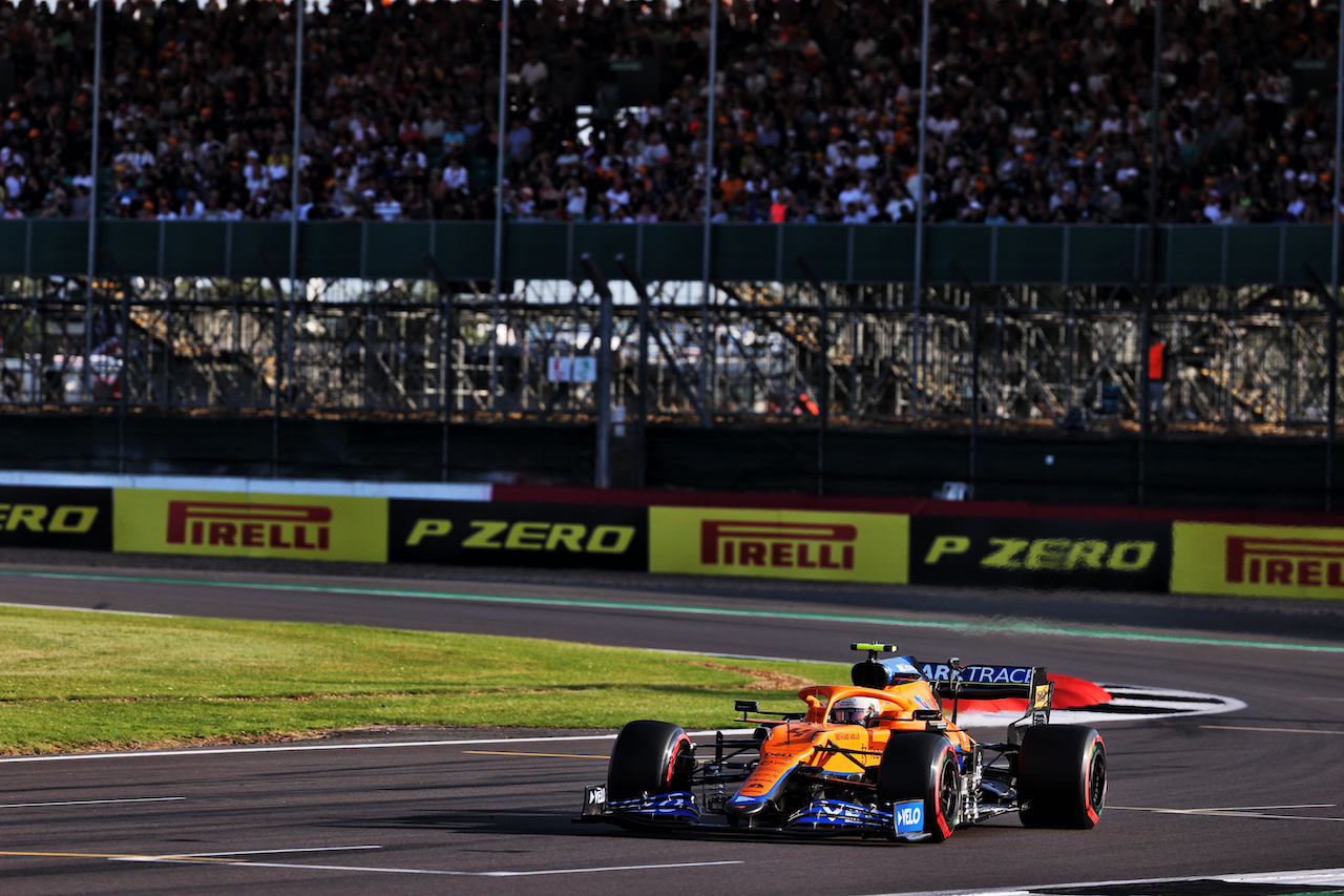 GP GRAN BRETAGNA, Lando Norris (GBR) McLaren MCL35M.
16.07.2021. Formula 1 World Championship, Rd 10, British Grand Prix, Silverstone, England, Practice Day.
- www.xpbimages.com, EMail: requests@xpbimages.com © Copyright: Batchelor / XPB Images