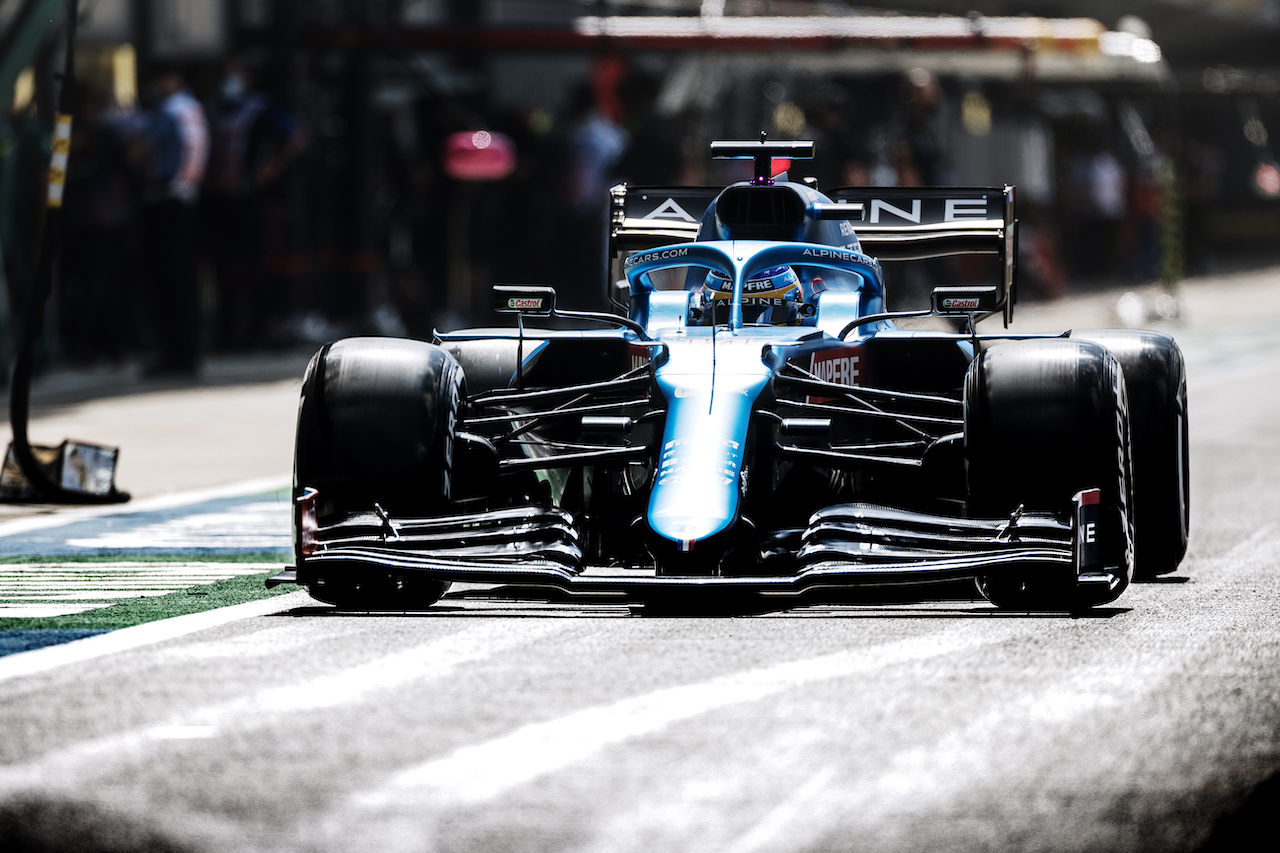 GP GRAN BRETAGNA, Fernando Alonso (ESP) Alpine F1 Team A521.
16.07.2021. Formula 1 World Championship, Rd 10, British Grand Prix, Silverstone, England, Practice Day.
- www.xpbimages.com, EMail: requests@xpbimages.com © Copyright: Bearne / XPB Images