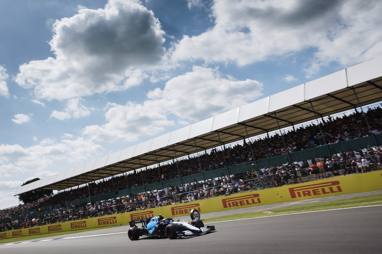 GP GRAN BRETAGNA, Nicholas Latifi (CDN) Williams Racing FW43B.
16.07.2021. Formula 1 World Championship, Rd 10, British Grand Prix, Silverstone, England, Practice Day.
- www.xpbimages.com, EMail: requests@xpbimages.com © Copyright: Bearne / XPB Images