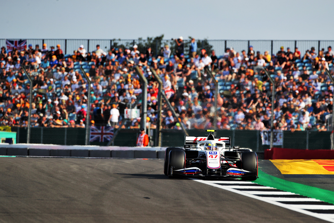 GP GRAN BRETAGNA, Mick Schumacher (GER) Haas VF-21.
16.07.2021. Formula 1 World Championship, Rd 10, British Grand Prix, Silverstone, England, Practice Day.
 - www.xpbimages.com, EMail: requests@xpbimages.com © Copyright: Davenport / XPB Images