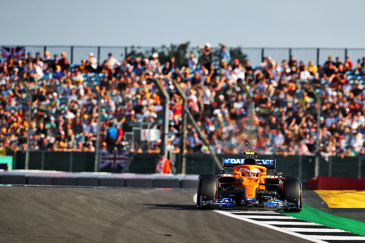 GP GRAN BRETAGNA, Lando Norris (GBR) McLaren MCL35M.
16.07.2021. Formula 1 World Championship, Rd 10, British Grand Prix, Silverstone, England, Practice Day.
 - www.xpbimages.com, EMail: requests@xpbimages.com © Copyright: Davenport / XPB Images