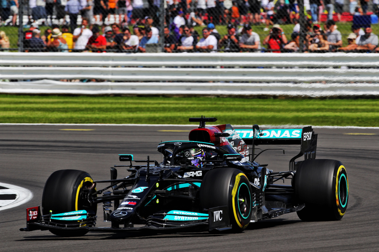 GP GRAN BRETAGNA, Lewis Hamilton (GBR) Mercedes AMG F1 W12.
16.07.2021. Formula 1 World Championship, Rd 10, British Grand Prix, Silverstone, England, Practice Day.
 - www.xpbimages.com, EMail: requests@xpbimages.com © Copyright: Davenport / XPB Images