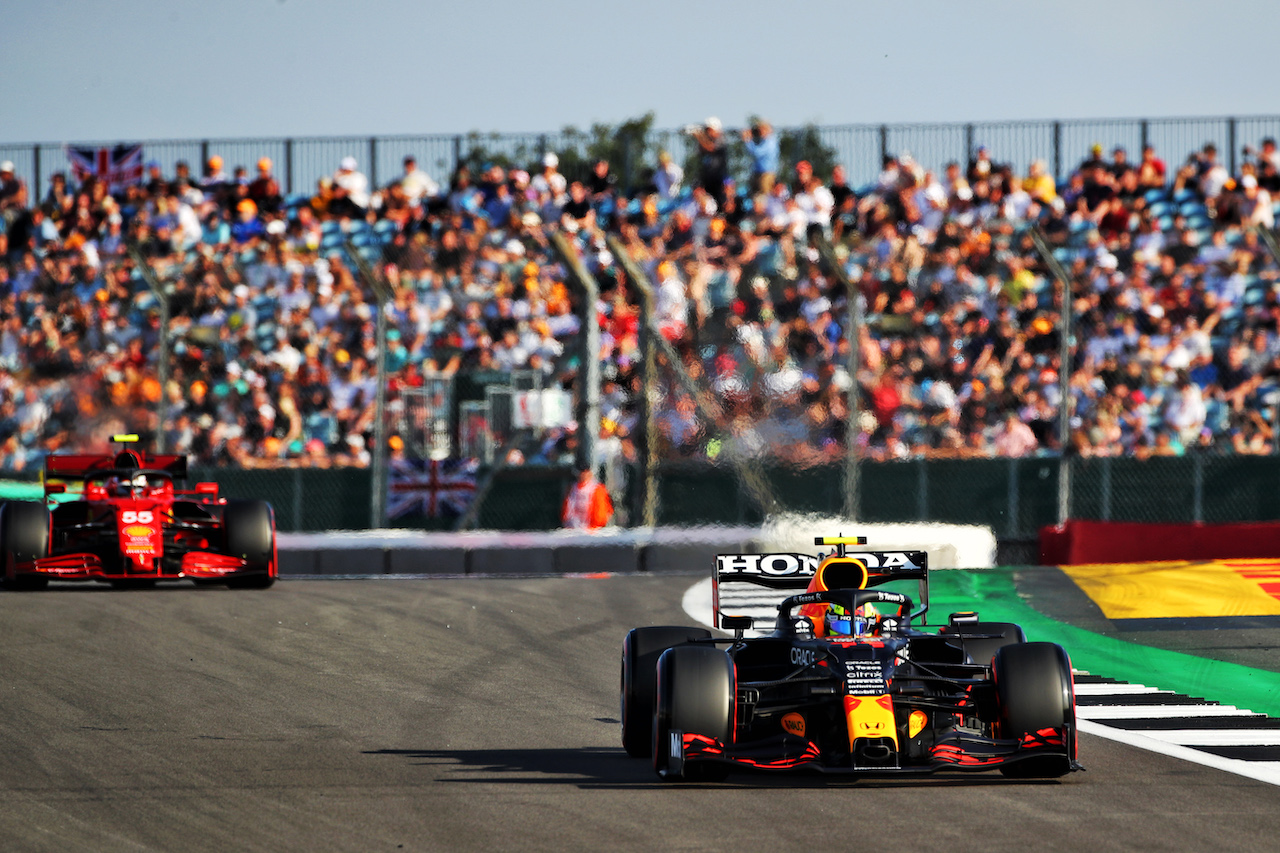 GP GRAN BRETAGNA, Sergio Perez (MEX) Red Bull Racing RB16B.
16.07.2021. Formula 1 World Championship, Rd 10, British Grand Prix, Silverstone, England, Practice Day.
 - www.xpbimages.com, EMail: requests@xpbimages.com © Copyright: Davenport / XPB Images