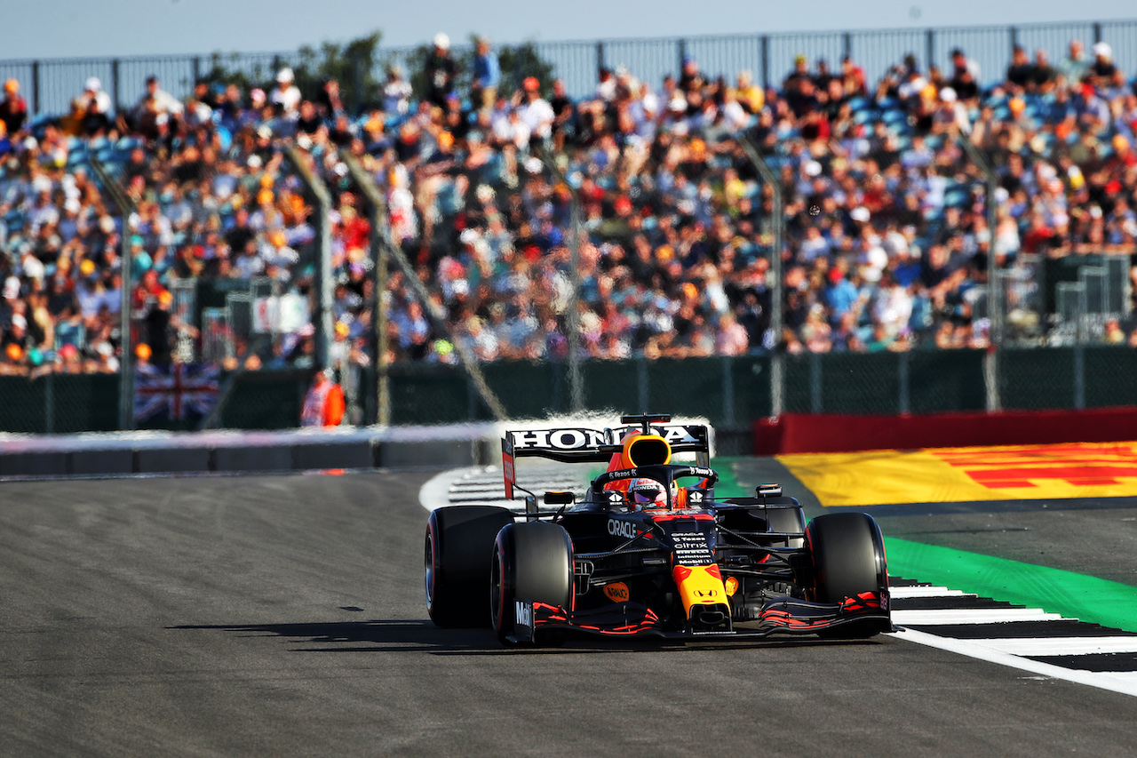 GP GRAN BRETAGNA, Max Verstappen (NLD) Red Bull Racing RB16B.
16.07.2021. Formula 1 World Championship, Rd 10, British Grand Prix, Silverstone, England, Practice Day.
 - www.xpbimages.com, EMail: requests@xpbimages.com © Copyright: Davenport / XPB Images