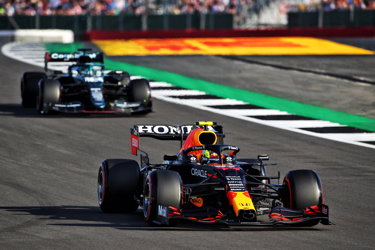 GP GRAN BRETAGNA, Sergio Perez (MEX) Red Bull Racing RB16B.
16.07.2021. Formula 1 World Championship, Rd 10, British Grand Prix, Silverstone, England, Practice Day.
 - www.xpbimages.com, EMail: requests@xpbimages.com © Copyright: Davenport / XPB Images