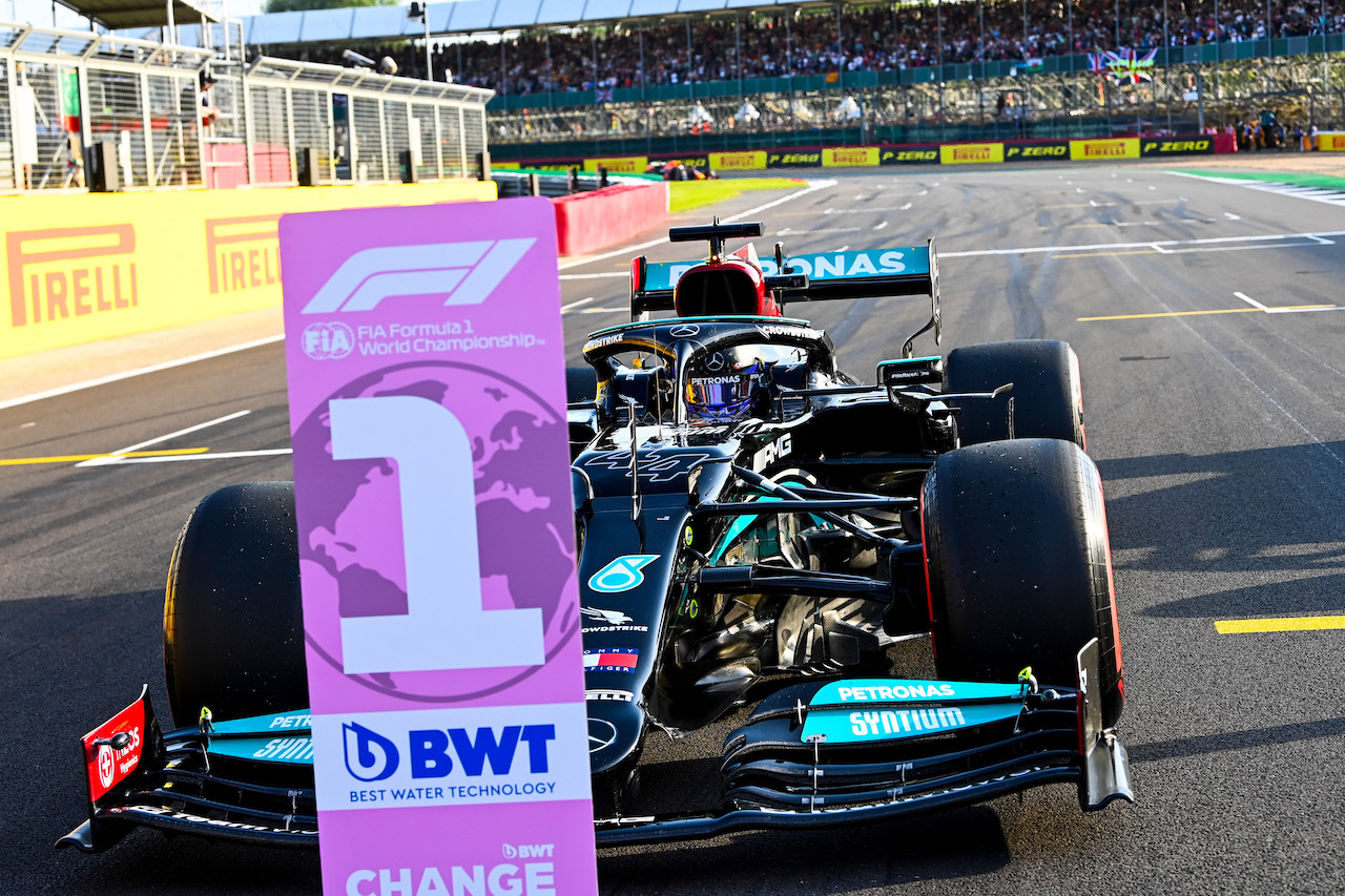 GP GRAN BRETAGNA, Fastest in qualifying Lewis Hamilton (GBR) Mercedes AMG F1 W12 in parc ferme.
16.07.2021. Formula 1 World Championship, Rd 10, British Grand Prix, Silverstone, England, Practice Day.
- www.xpbimages.com, EMail: requests@xpbimages.com © Copyright: FIA Pool Image for Editorial Use Only