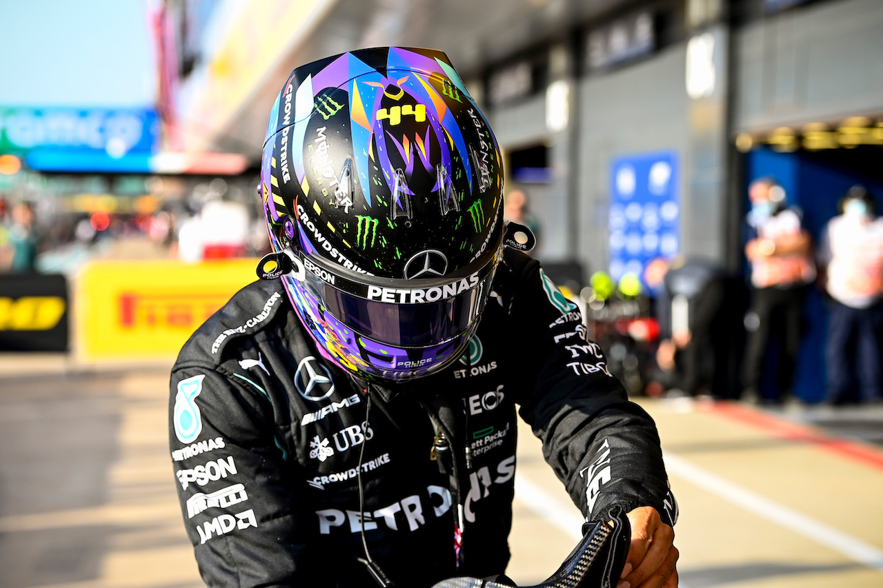 GP GRAN BRETAGNA, Lewis Hamilton (GBR) Mercedes AMG F1 in qualifying parc ferme.
16.07.2021. Formula 1 World Championship, Rd 10, British Grand Prix, Silverstone, England, Practice Day.
- www.xpbimages.com, EMail: requests@xpbimages.com © Copyright: FIA Pool Image for Editorial Use Only