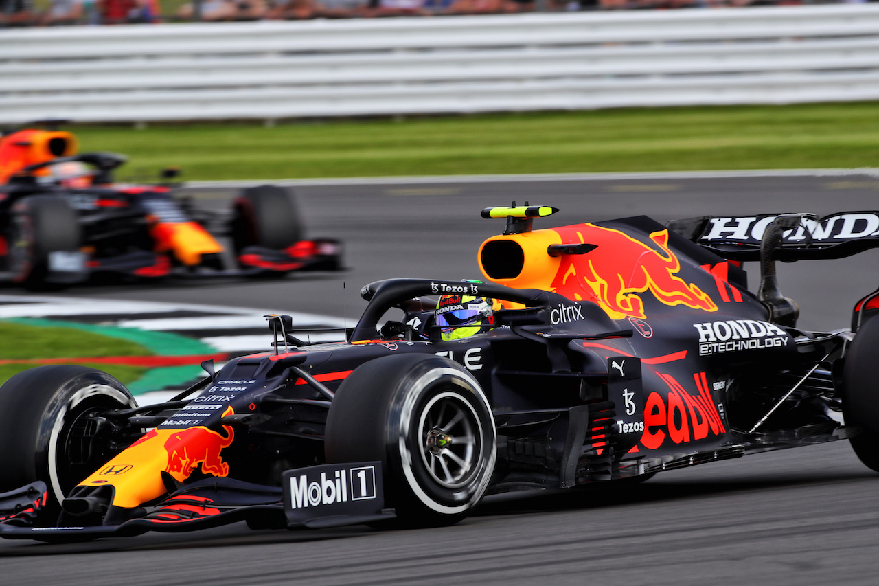 GP GRAN BRETAGNA, Sergio Perez (MEX) Red Bull Racing RB16B.
16.07.2021. Formula 1 World Championship, Rd 10, British Grand Prix, Silverstone, England, Practice Day.
 - www.xpbimages.com, EMail: requests@xpbimages.com © Copyright: Davenport / XPB Images
