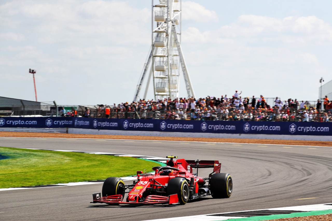 GP GRAN BRETAGNA, Carlos Sainz Jr (ESP) Ferrari SF-21.
16.07.2021. Formula 1 World Championship, Rd 10, British Grand Prix, Silverstone, England, Practice Day.
 - www.xpbimages.com, EMail: requests@xpbimages.com © Copyright: Davenport / XPB Images