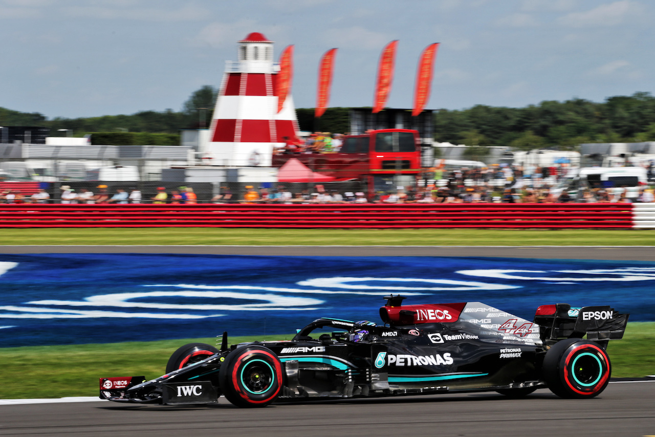 GP GRAN BRETAGNA, Lewis Hamilton (GBR) Mercedes AMG F1 W12.
16.07.2021. Formula 1 World Championship, Rd 10, British Grand Prix, Silverstone, England, Practice Day.
 - www.xpbimages.com, EMail: requests@xpbimages.com © Copyright: Davenport / XPB Images