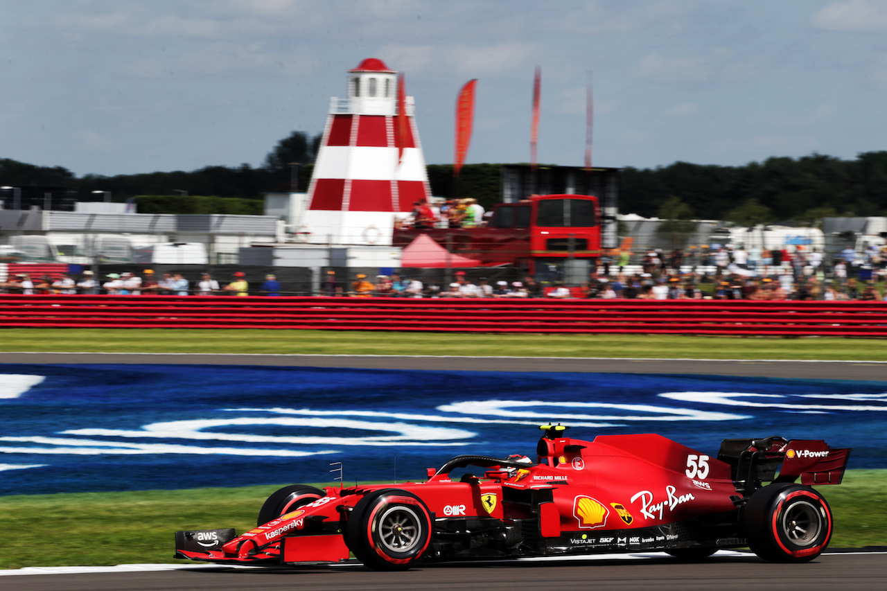 GP GRAN BRETAGNA, Carlos Sainz Jr (ESP) Ferrari SF-21.
16.07.2021. Formula 1 World Championship, Rd 10, British Grand Prix, Silverstone, England, Practice Day.
 - www.xpbimages.com, EMail: requests@xpbimages.com © Copyright: Davenport / XPB Images