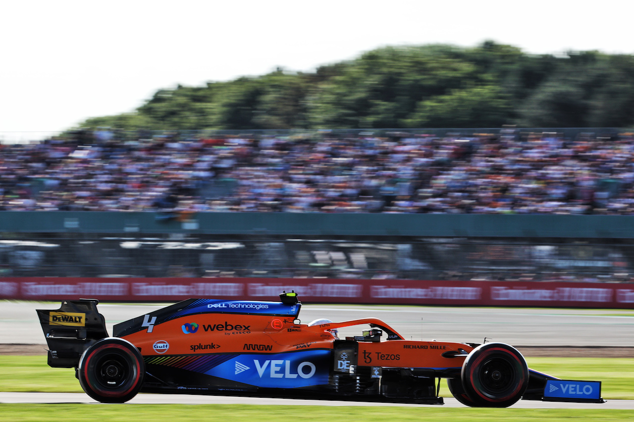 GP GRAN BRETAGNA, Lando Norris (GBR) McLaren MCL35M.
16.07.2021. Formula 1 World Championship, Rd 10, British Grand Prix, Silverstone, England, Practice Day.
- www.xpbimages.com, EMail: requests@xpbimages.com © Copyright: Batchelor / XPB Images