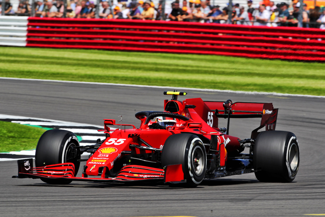 GP GRAN BRETAGNA, Carlos Sainz Jr (ESP) Ferrari SF-21.
16.07.2021. Formula 1 World Championship, Rd 10, British Grand Prix, Silverstone, England, Practice Day.
 - www.xpbimages.com, EMail: requests@xpbimages.com © Copyright: Davenport / XPB Images