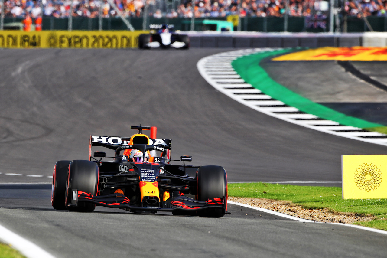 GP GRAN BRETAGNA, Max Verstappen (NLD) Red Bull Racing RB16B.
16.07.2021. Formula 1 World Championship, Rd 10, British Grand Prix, Silverstone, England, Practice Day.
 - www.xpbimages.com, EMail: requests@xpbimages.com © Copyright: Davenport / XPB Images