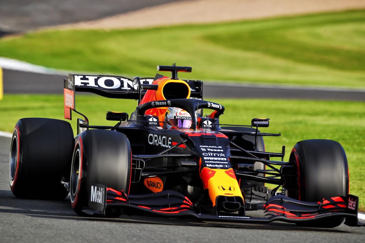 GP GRAN BRETAGNA, Max Verstappen (NLD) Red Bull Racing RB16B.
16.07.2021. Formula 1 World Championship, Rd 10, British Grand Prix, Silverstone, England, Practice Day.
 - www.xpbimages.com, EMail: requests@xpbimages.com © Copyright: Davenport / XPB Images