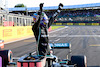 GP GRAN BRETAGNA, Lewis Hamilton (GBR) Mercedes AMG F1 W12 celebrates being fastest in qualifying in parc ferme.
16.07.2021. Formula 1 World Championship, Rd 10, British Grand Prix, Silverstone, England, Practice Day.
- www.xpbimages.com, EMail: requests@xpbimages.com © Copyright: FIA Pool Image for Editorial Use Only