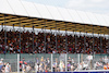 GP GRAN BRETAGNA, Circuit Atmosfera - fans in the grandstand.
16.07.2021. Formula 1 World Championship, Rd 10, British Grand Prix, Silverstone, England, Practice Day.
 - www.xpbimages.com, EMail: requests@xpbimages.com © Copyright: Davenport / XPB Images