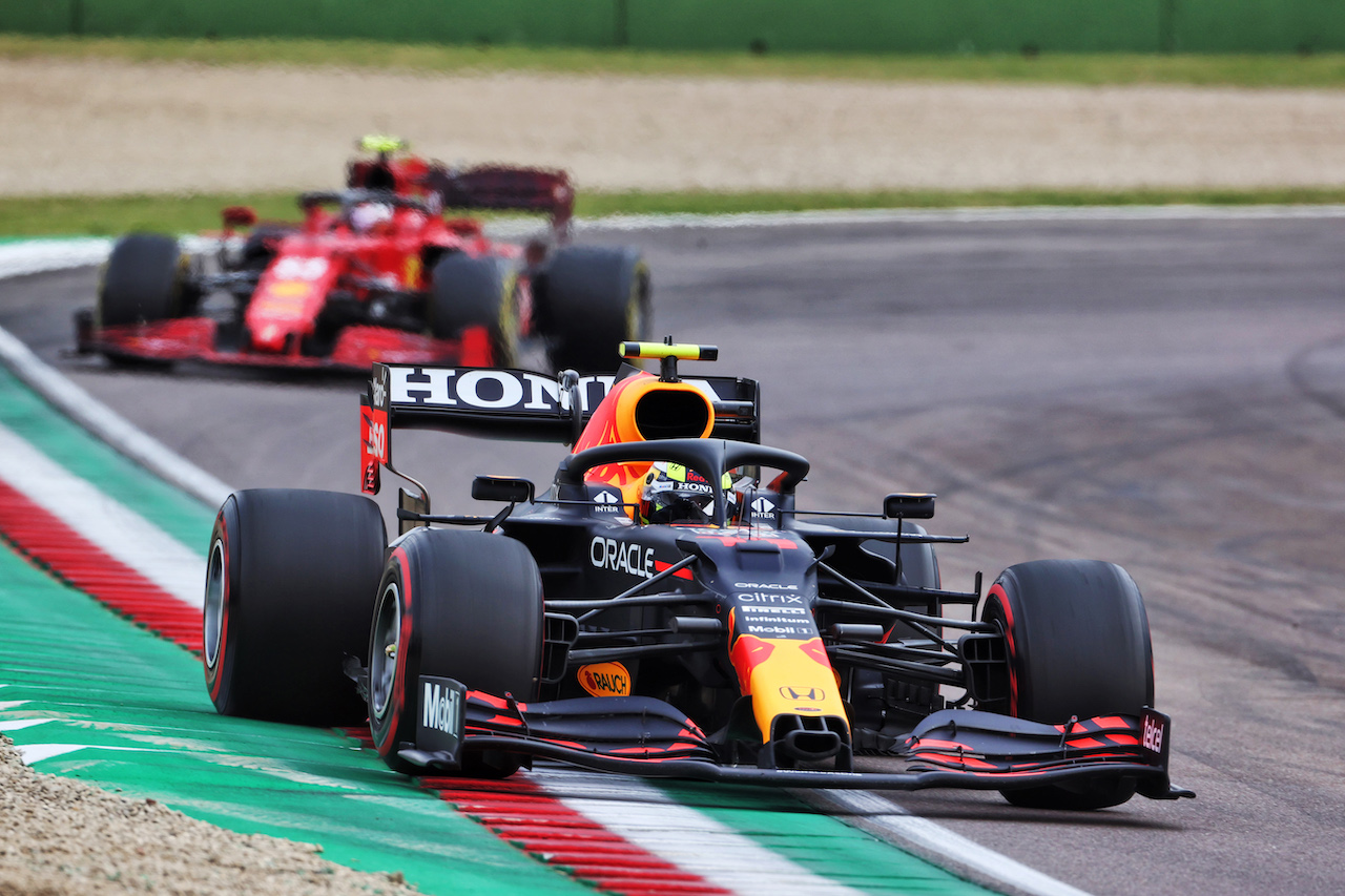 GP IMOLA, Sergio Perez (MEX) Red Bull Racing RB16B.
18.04.2021. Formula 1 World Championship, Rd 2, Emilia Romagna Grand Prix, Imola, Italy, Gara Day.
- www.xpbimages.com, EMail: requests@xpbimages.com © Copyright: Charniaux / XPB Images