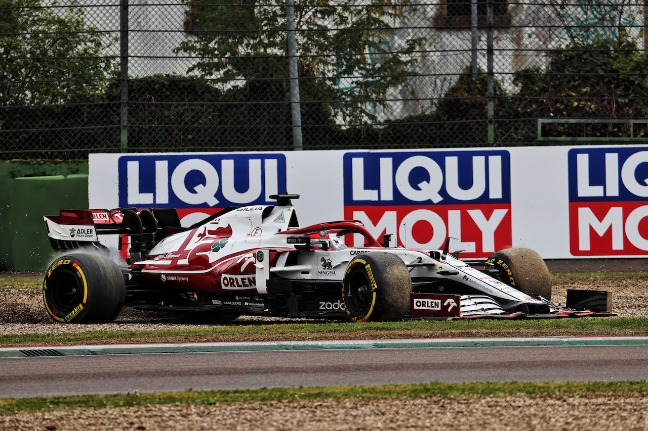 GP IMOLA, Kimi Raikkonen (FIN) Alfa Romeo Racing C41 rejoins the circuit.
18.04.2021. Formula 1 World Championship, Rd 2, Emilia Romagna Grand Prix, Imola, Italy, Gara Day.
- www.xpbimages.com, EMail: requests@xpbimages.com © Copyright: Batchelor / XPB Images