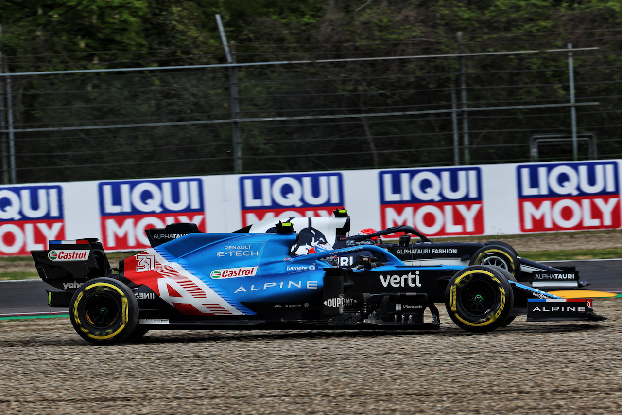 GP IMOLA, Esteban Ocon (FRA) Alpine F1 Team A521 runs wide.
18.04.2021. Formula 1 World Championship, Rd 2, Emilia Romagna Grand Prix, Imola, Italy, Gara Day.
- www.xpbimages.com, EMail: requests@xpbimages.com © Copyright: Batchelor / XPB Images