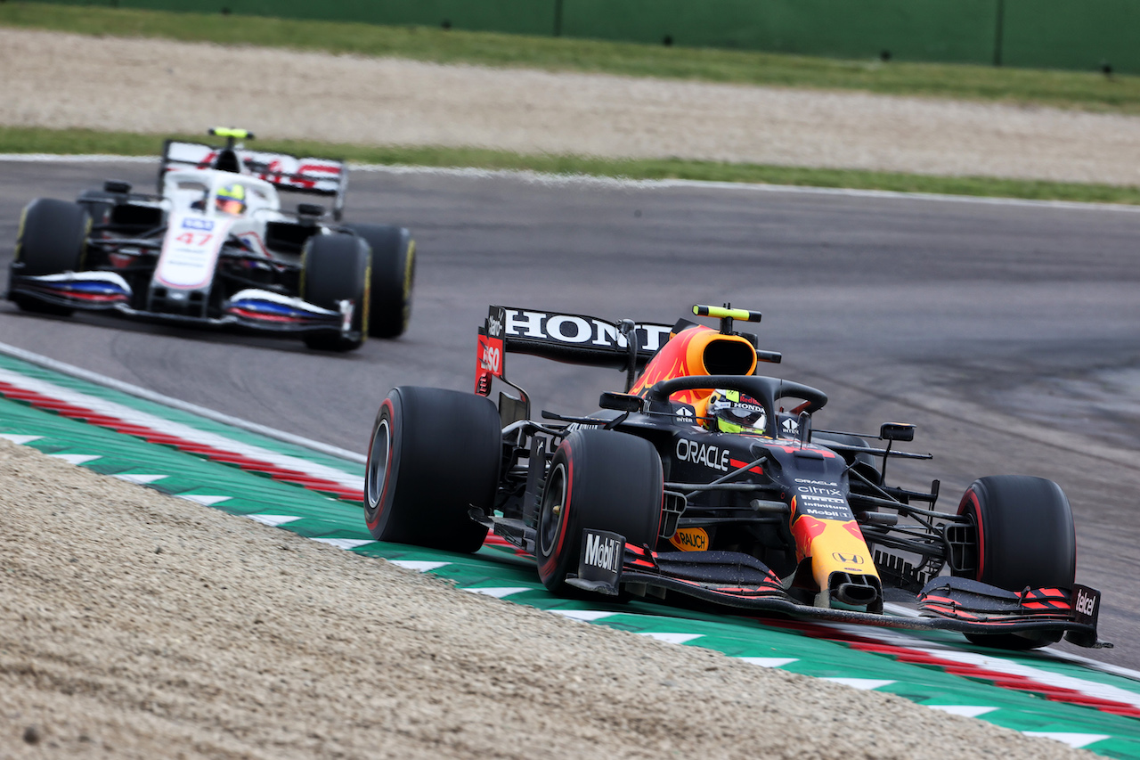 GP IMOLA, Sergio Perez (MEX) Red Bull Racing RB16B.
18.04.2021. Formula 1 World Championship, Rd 2, Emilia Romagna Grand Prix, Imola, Italy, Gara Day.
- www.xpbimages.com, EMail: requests@xpbimages.com © Copyright: Charniaux / XPB Images
