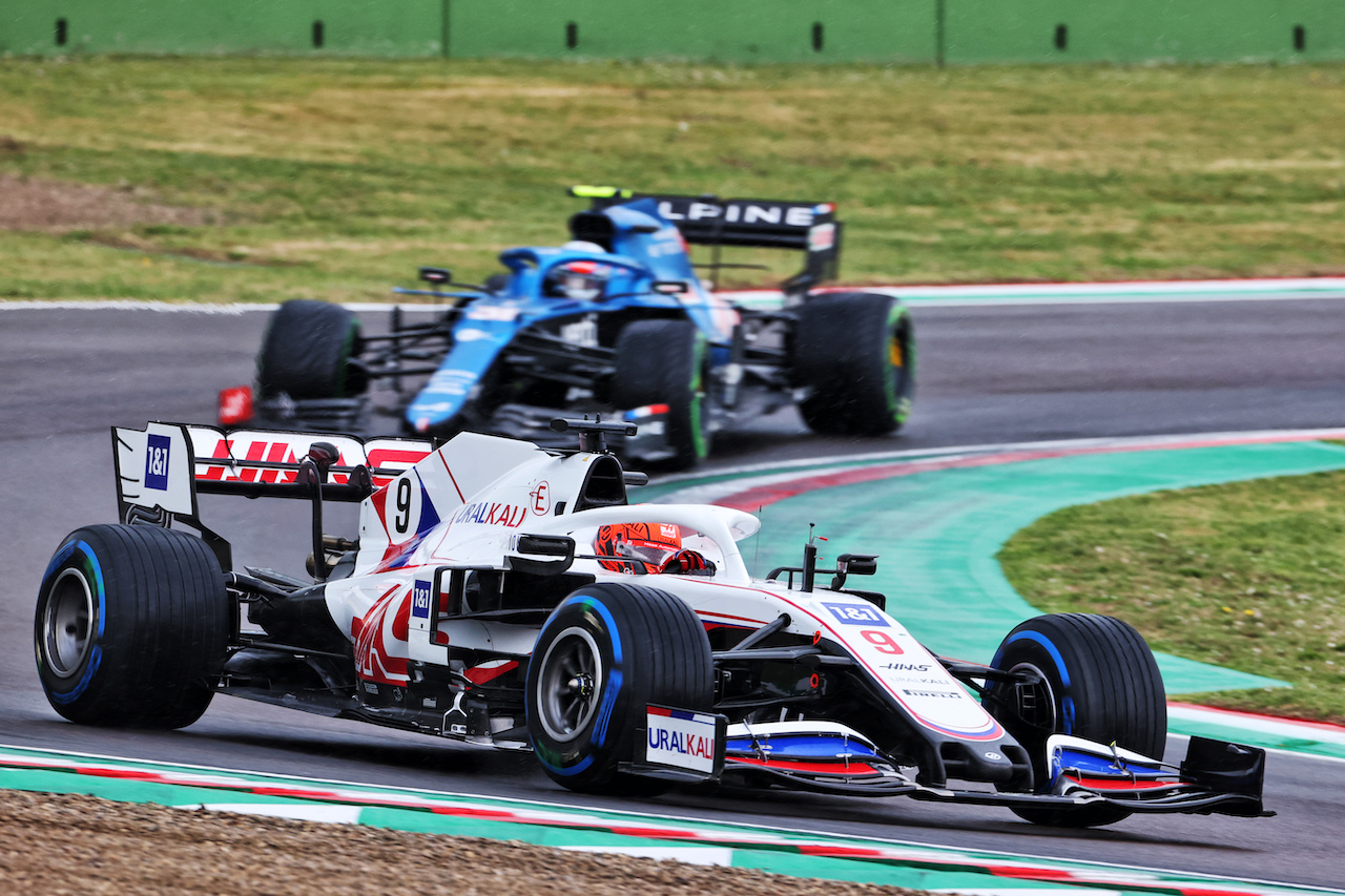 GP IMOLA, Nikita Mazepin (RUS) Haas F1 Team VF-21.
18.04.2021. Formula 1 World Championship, Rd 2, Emilia Romagna Grand Prix, Imola, Italy, Gara Day.
- www.xpbimages.com, EMail: requests@xpbimages.com © Copyright: Charniaux / XPB Images
