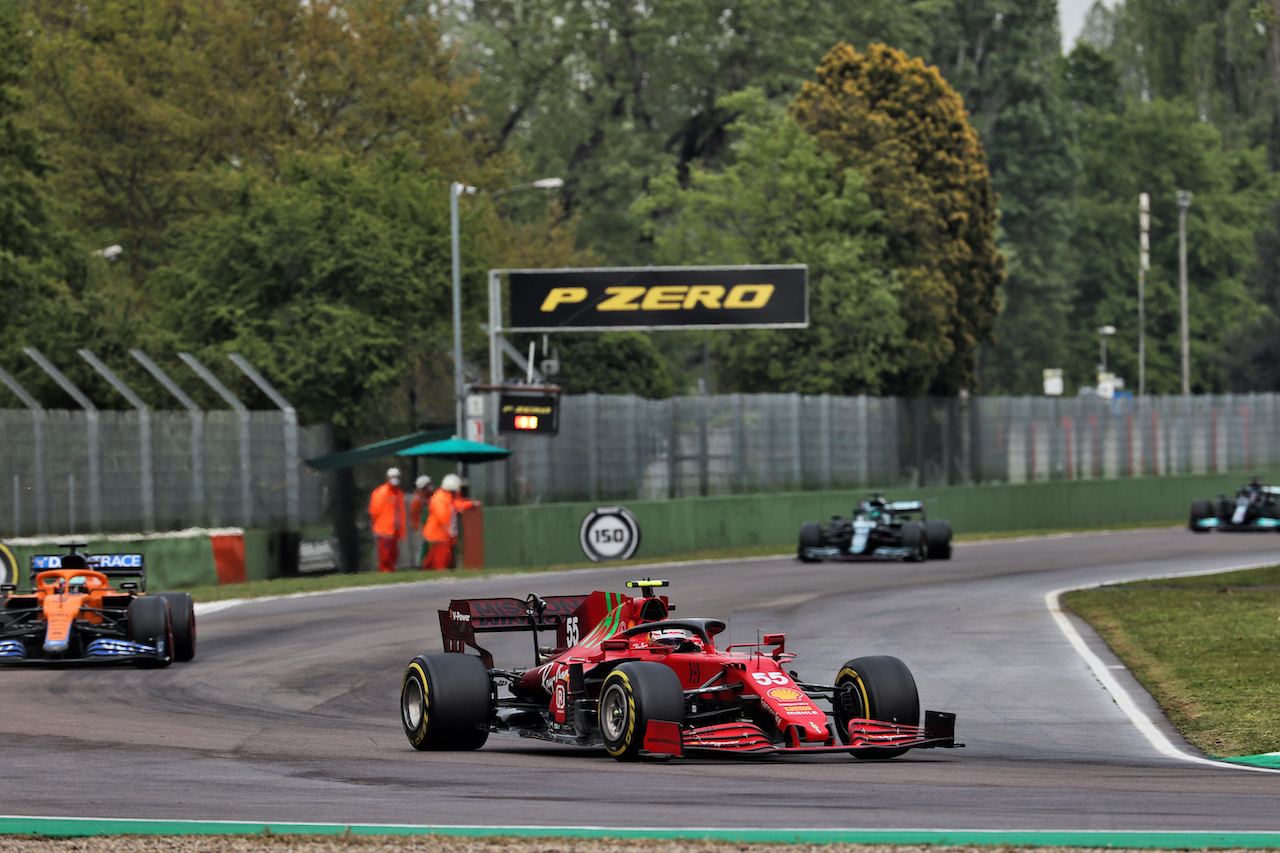 GP IMOLA, Carlos Sainz Jr (ESP) Ferrari SF-21.
18.04.2021. Formula 1 World Championship, Rd 2, Emilia Romagna Grand Prix, Imola, Italy, Gara Day.
- www.xpbimages.com, EMail: requests@xpbimages.com © Copyright: Batchelor / XPB Images