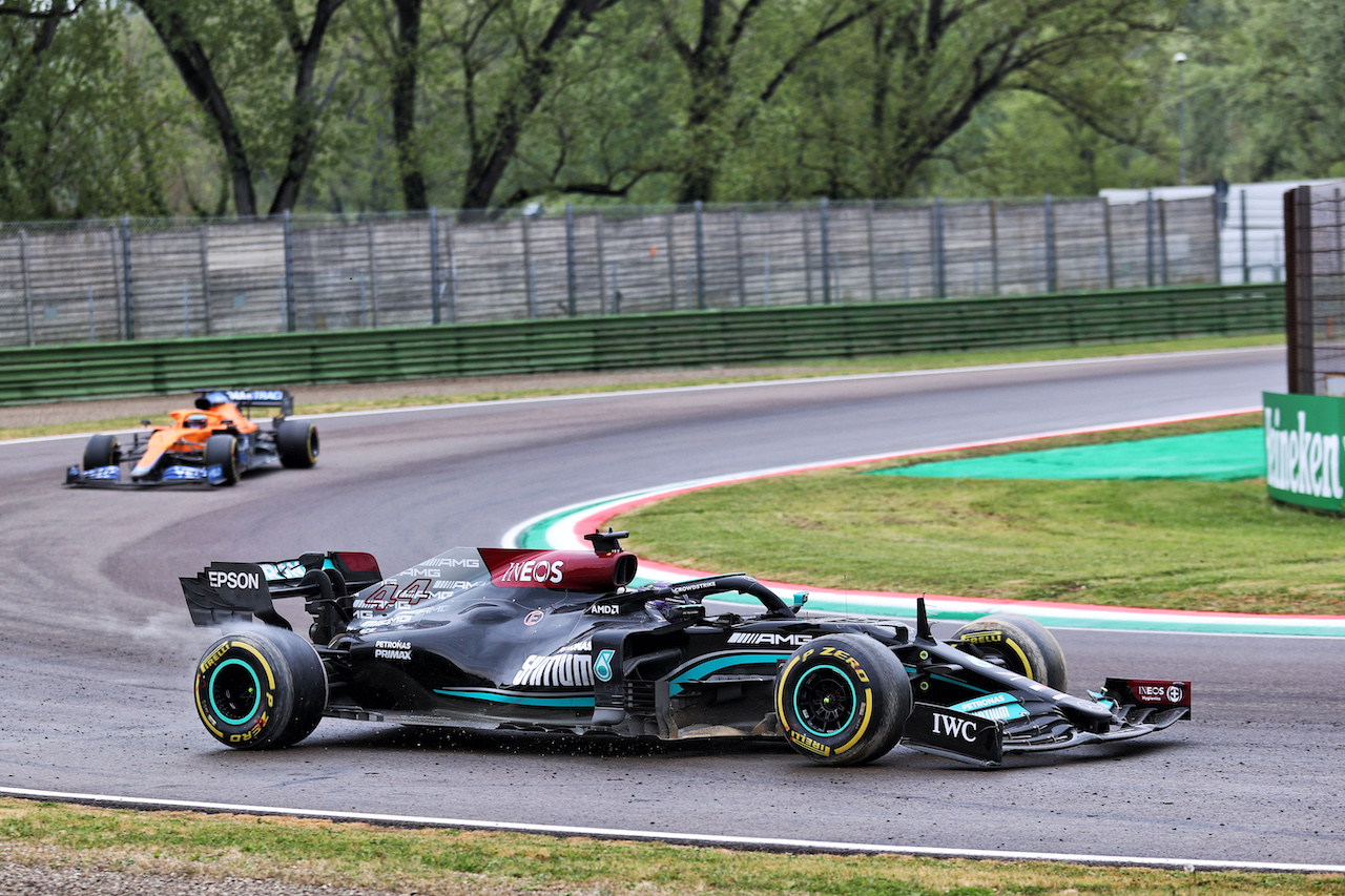 GP IMOLA, Lewis Hamilton (GBR) Mercedes AMG F1 W12 reverses back onto the circuit at Tosa.
18.04.2021. Formula 1 World Championship, Rd 2, Emilia Romagna Grand Prix, Imola, Italy, Gara Day.
- www.xpbimages.com, EMail: requests@xpbimages.com © Copyright: Batchelor / XPB Images