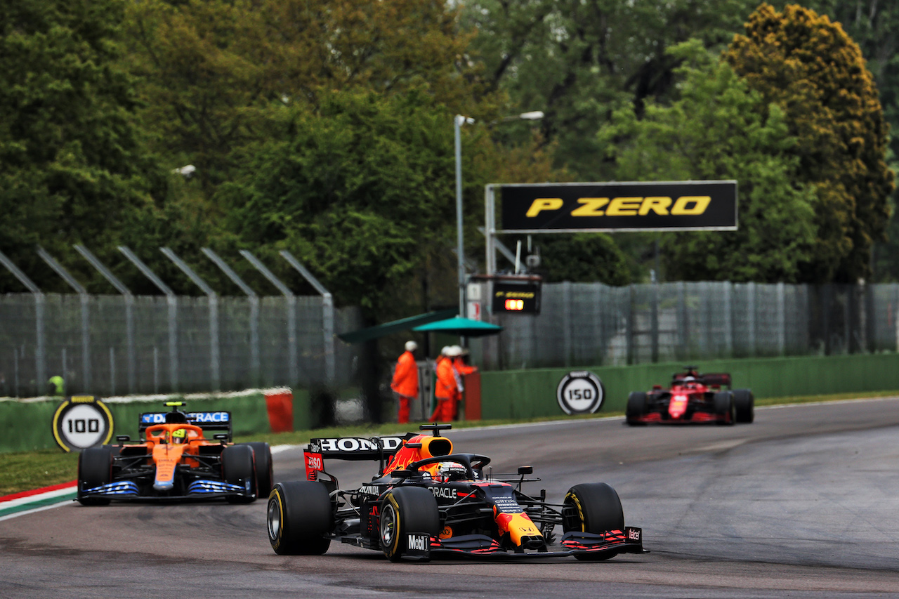 GP IMOLA, Max Verstappen (NLD) Red Bull Racing RB16B.
18.04.2021. Formula 1 World Championship, Rd 2, Emilia Romagna Grand Prix, Imola, Italy, Gara Day.
- www.xpbimages.com, EMail: requests@xpbimages.com © Copyright: Batchelor / XPB Images