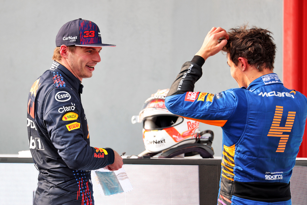 GP IMOLA, (L to R): Gara winner Max Verstappen (NLD) Red Bull Racing e third placed Lando Norris (GBR) McLaren in parc ferme.
18.04.2021. Formula 1 World Championship, Rd 2, Emilia Romagna Grand Prix, Imola, Italy, Gara Day.
- www.xpbimages.com, EMail: requests@xpbimages.com © Copyright: Batchelor / XPB Images
